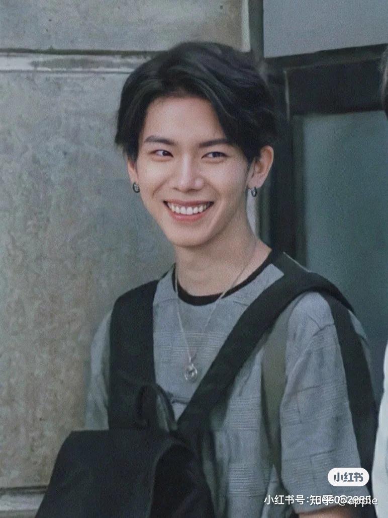 有没有人觉得青三邓孝慈和逆袭的第二名杨宇腾长得很像?