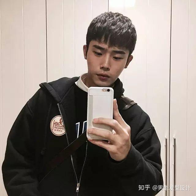 小眼睛男生剪什么发型才能轻松变身时尚潮男