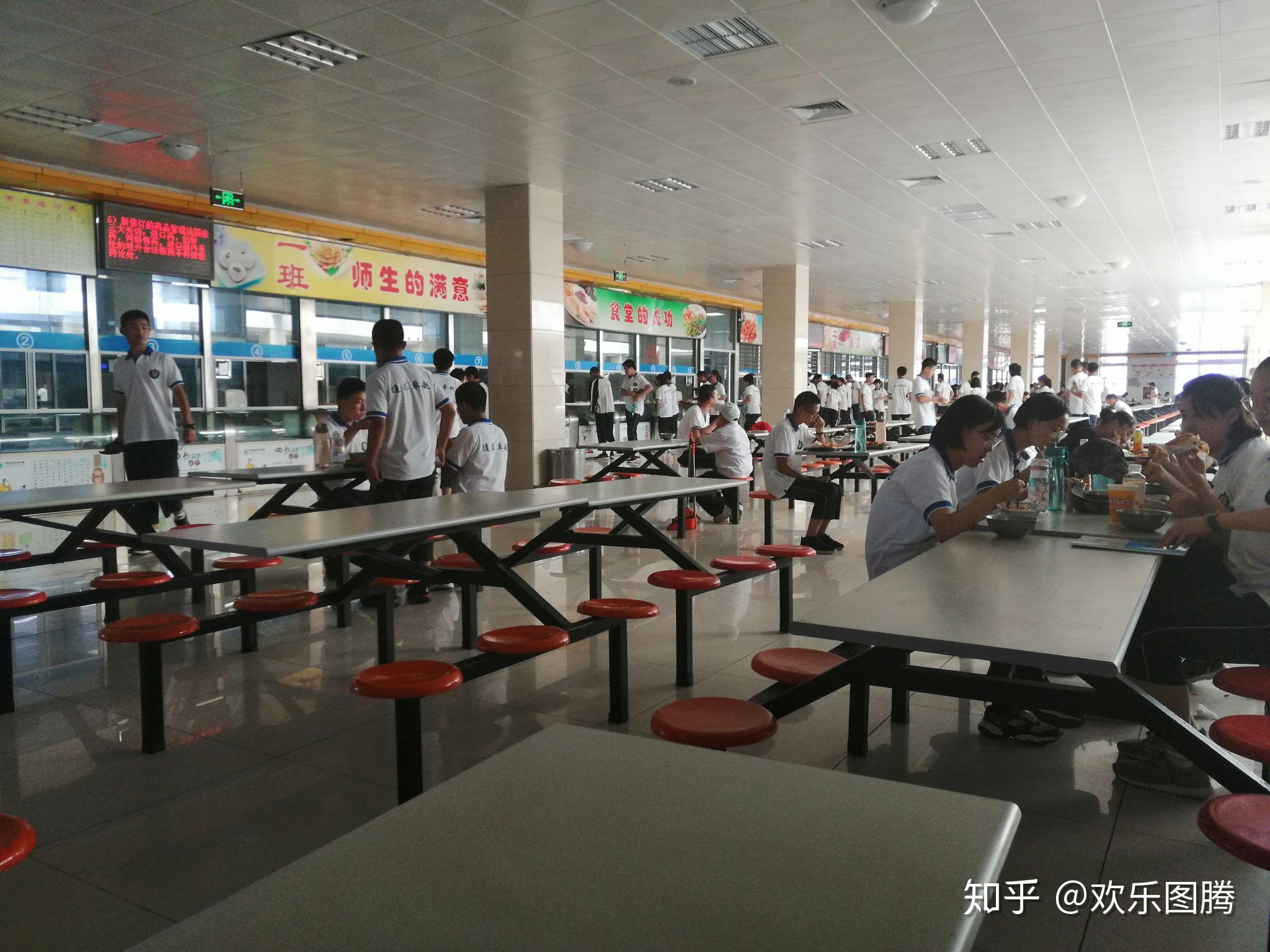 怎么看待衡水中学食堂不设板凳让学生站着吃饭为节省时间这一行为
