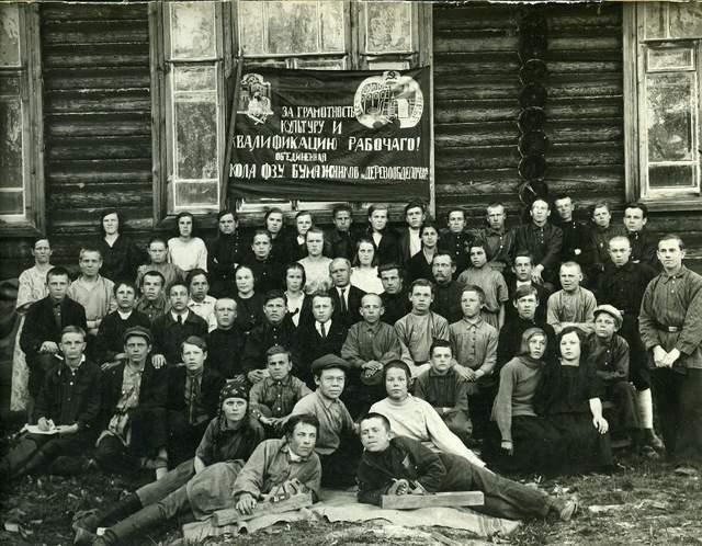 19211928年苏联学生的学习生活航模科研舞蹈音乐郊游