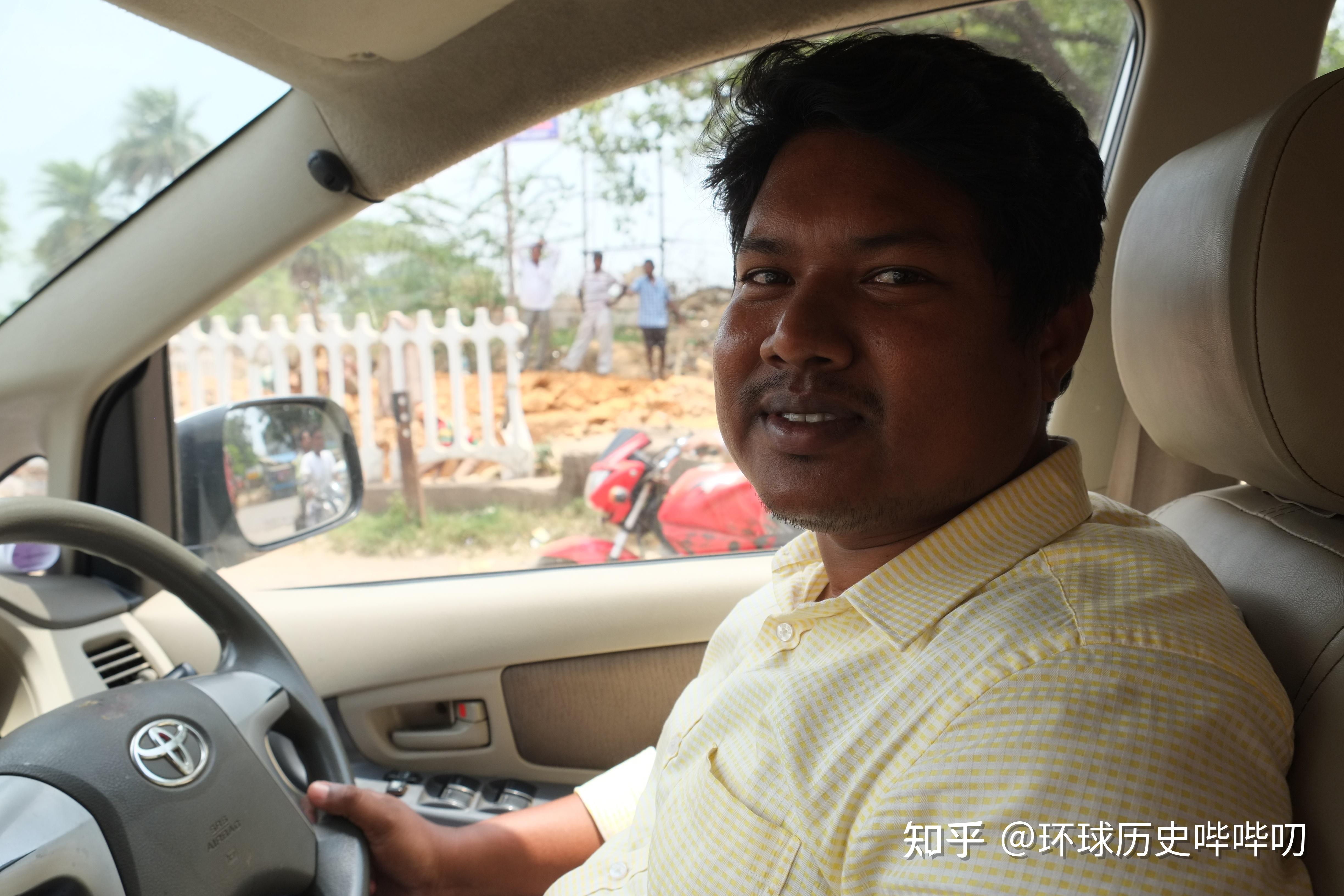 也就是种姓制度下第四阶级的下等人,仅仅比挑大粪的不可接触者好那么