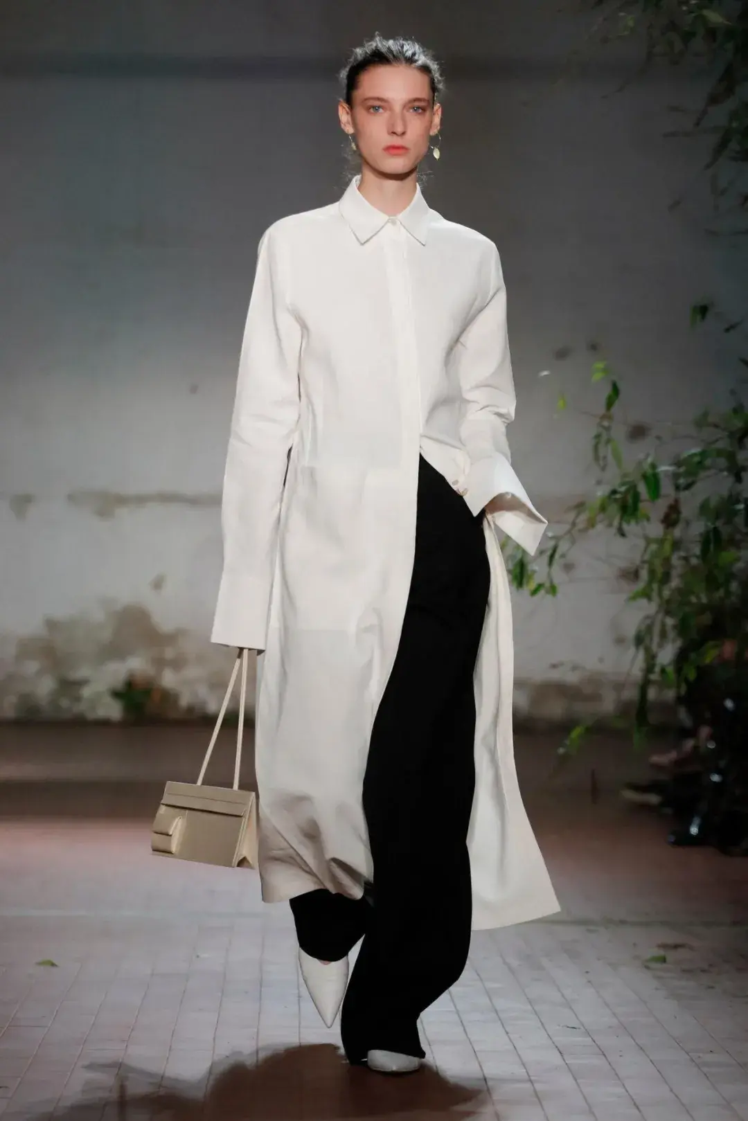 时尚圈著名的神仙眷侣christophe lemaire&sarah linh tran在为自创