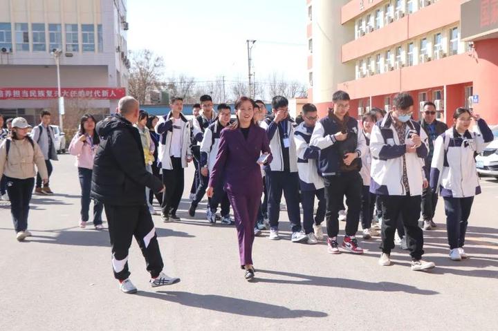 全国6省200余名师生到枣强中学参观交流