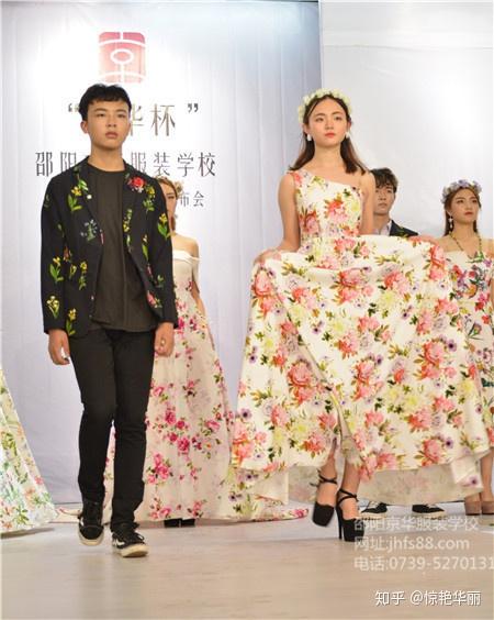 岳阳服装学校老师教导全体学子一定要懂得感恩