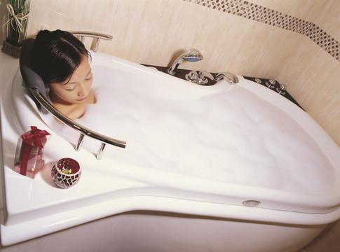 湖北女子洗澡时酒店老板闯入,以隐私暴露为由索赔1万元