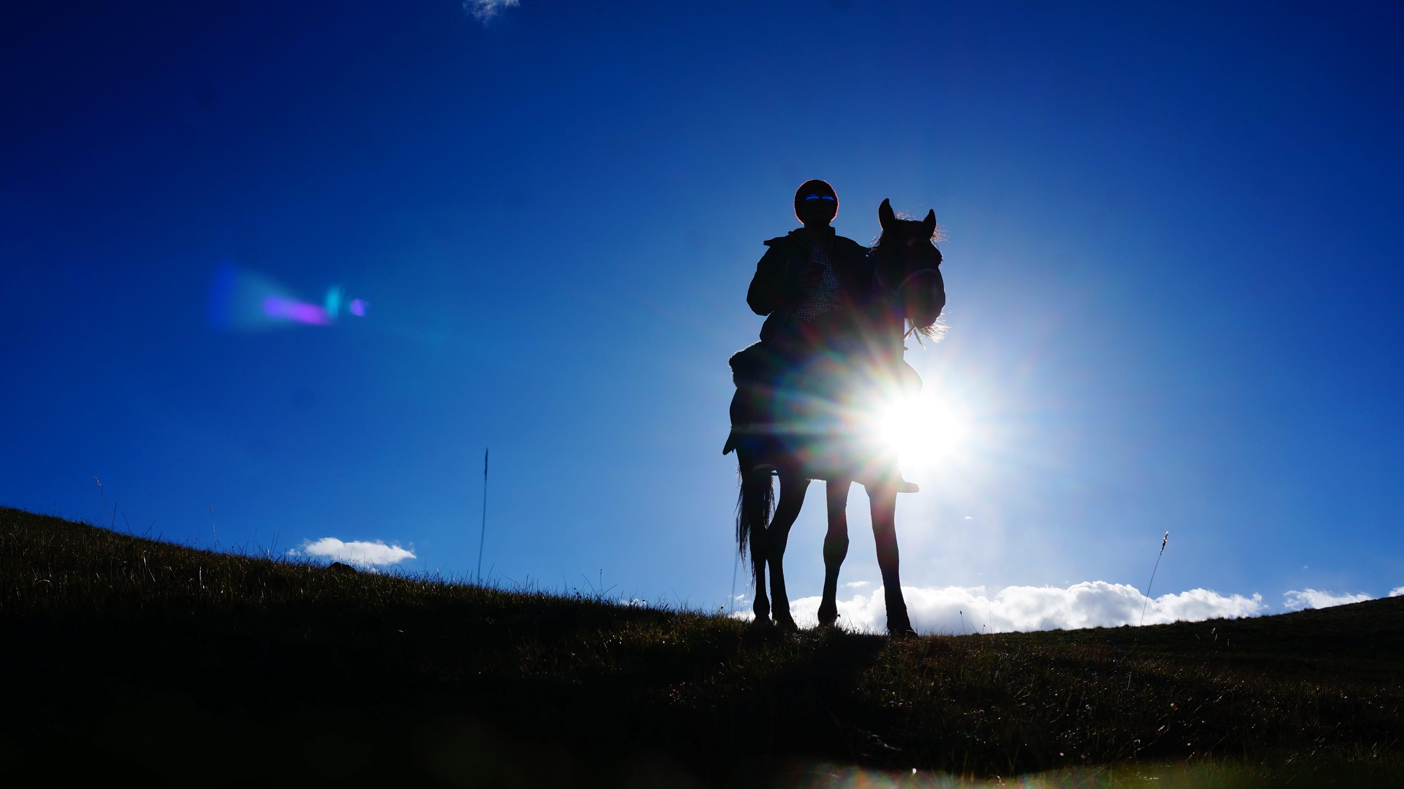 骑马翻山进高山湖泊song kul篇