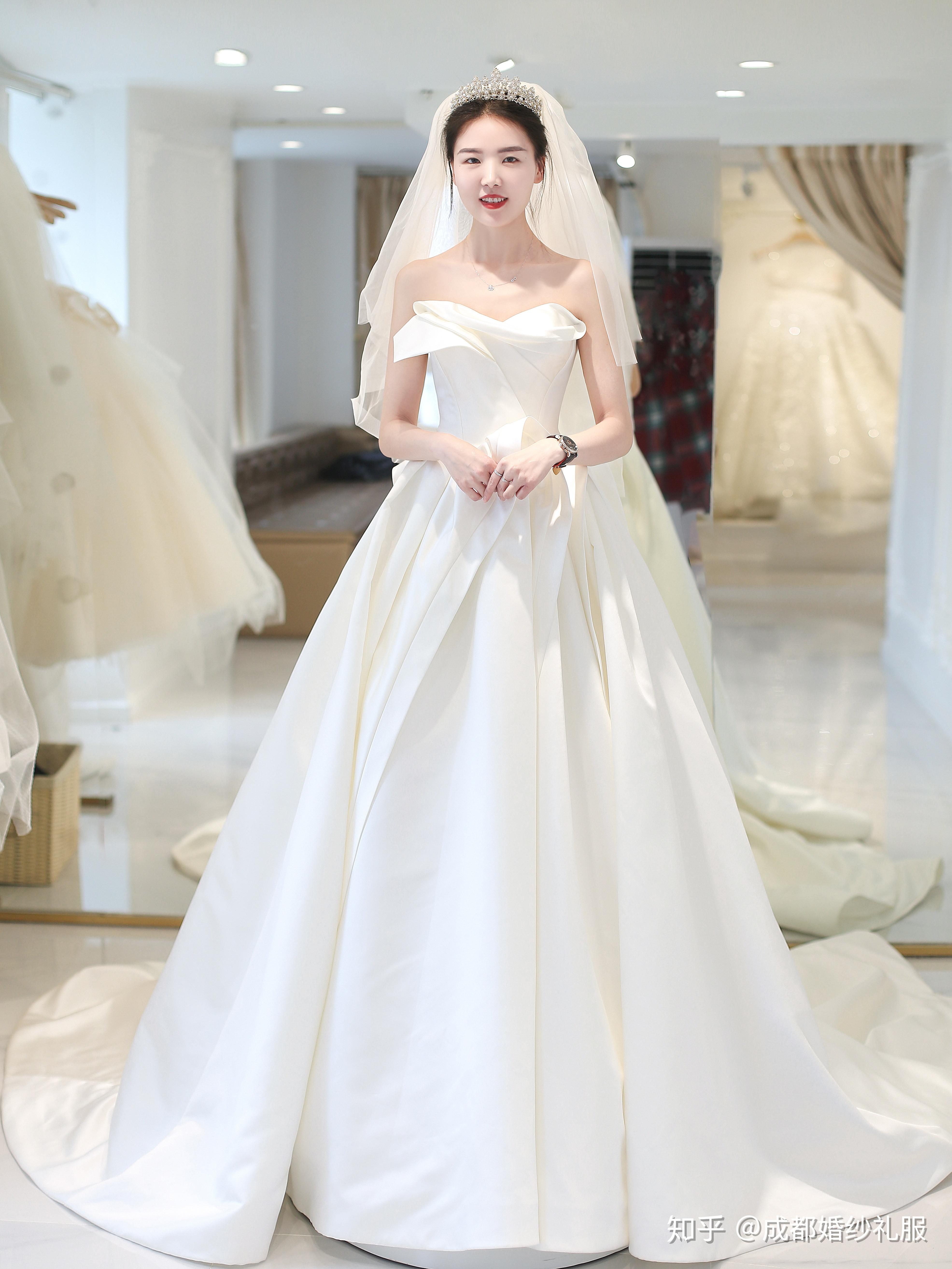 有哪些简约一点的婚纱礼服敬酒服推荐