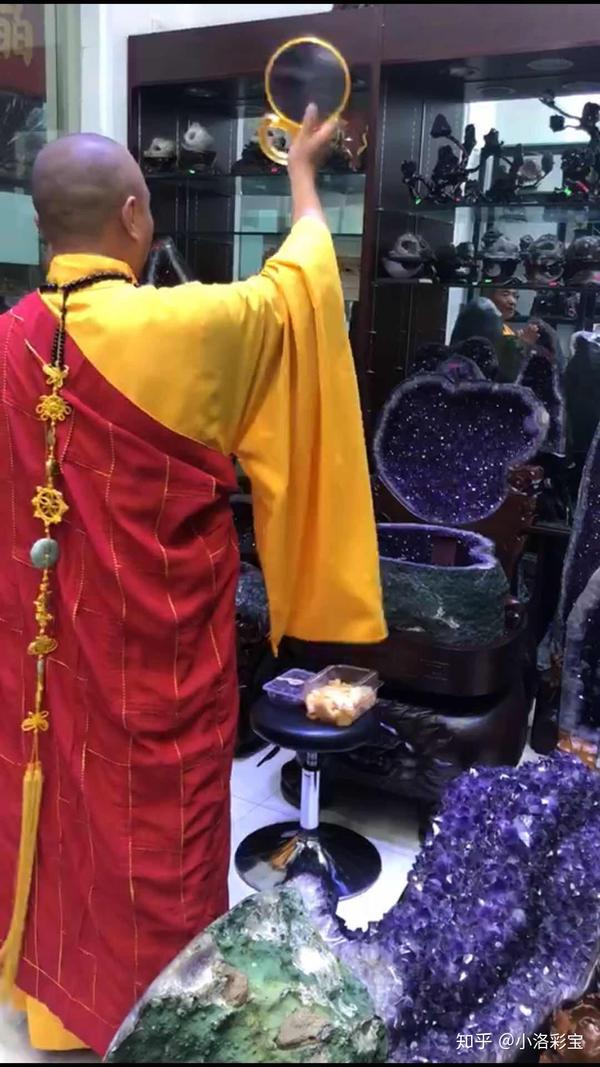 紫水晶洞的功效和寓意 以及紫晶洞的选择 紫晶洞的价格讲解 紫水晶洞的寓意和象征 柏然网