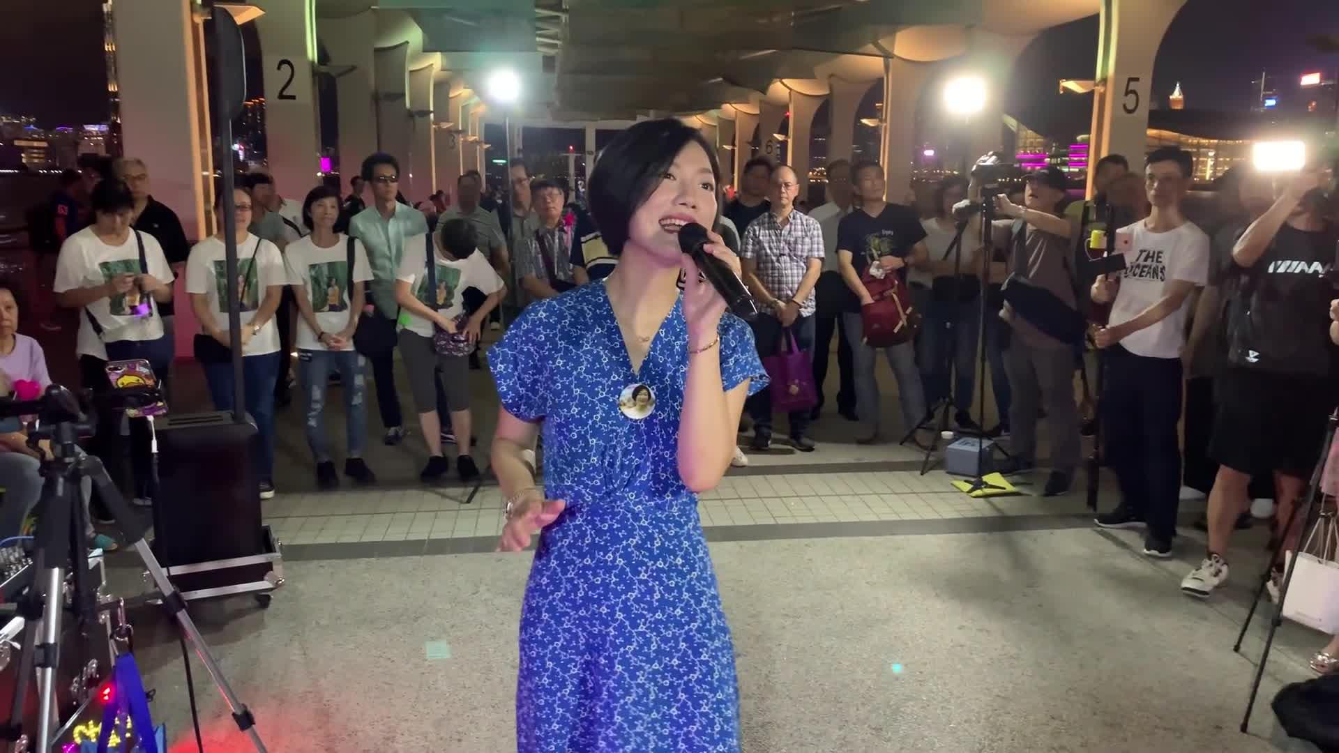 《龙婷》,现场演唱刘欢《弯弯的月亮》 发布于 22 小时前 · 6641 次