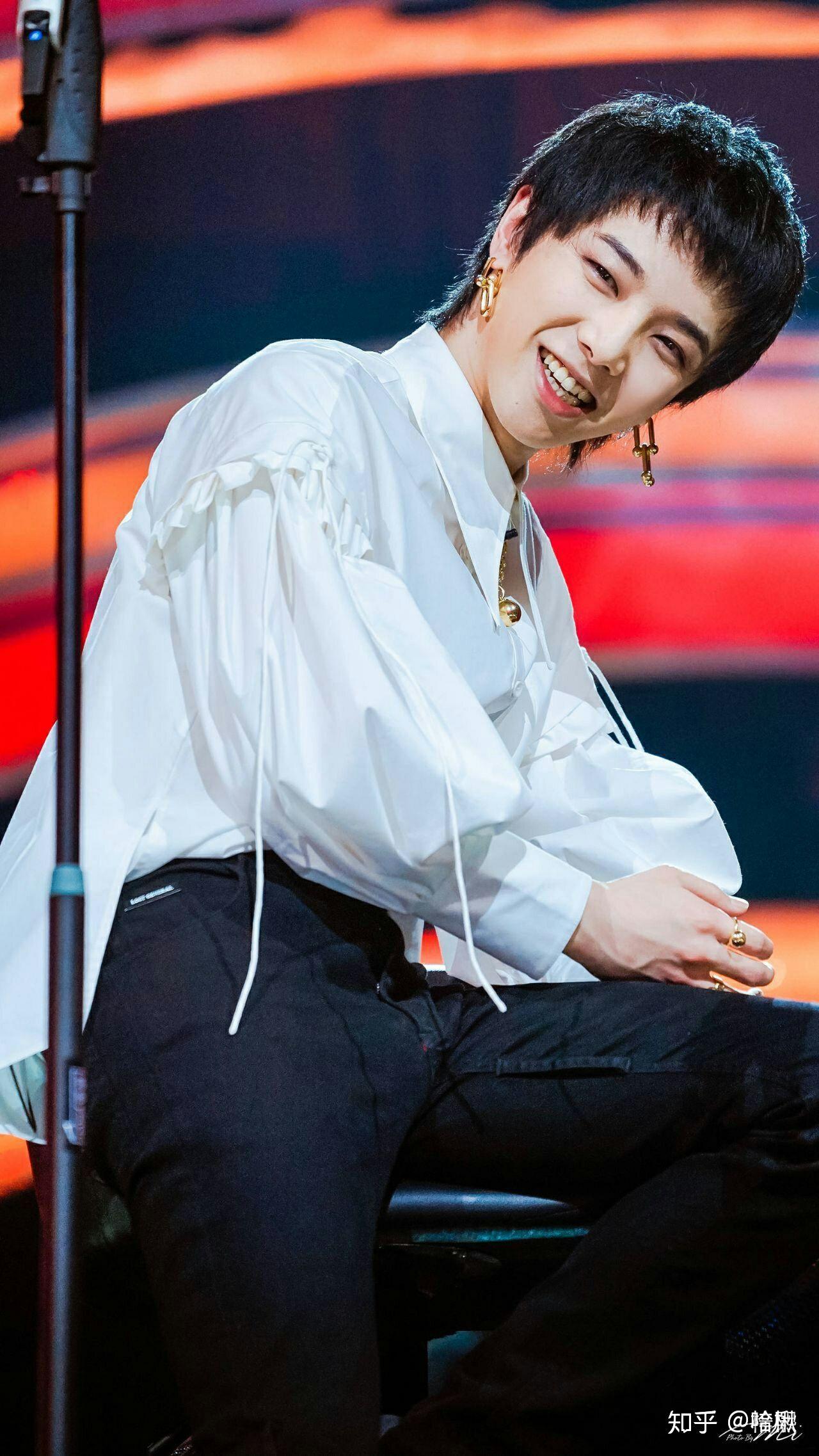 有哪些好看的华晨宇照片(无水印的)? - 知乎
