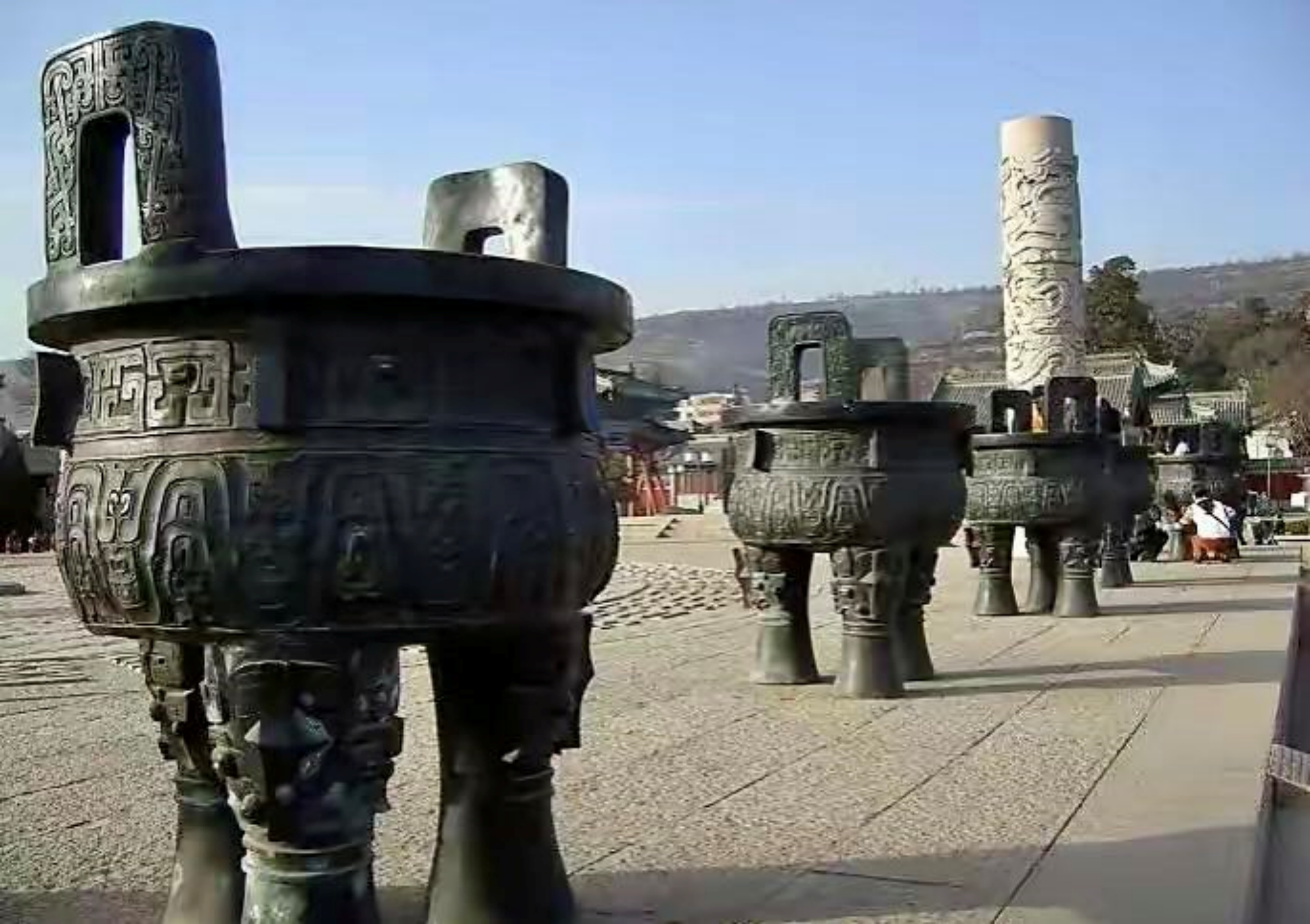 九鼎存不存在,存在的话,是一个叫做九鼎的鼎还是九个鼎,为什么掉进洛