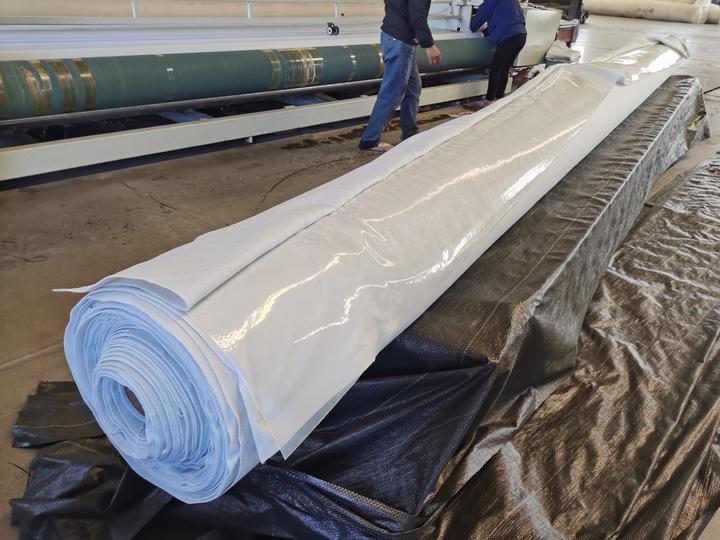 知乎用户xip8nw很多朋友不知道复合膜(两布一膜,一布一膜)切边和甩边