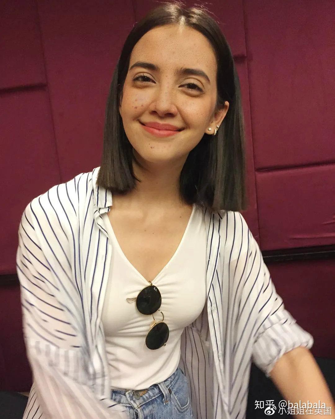 被封顶级绿茶婊30岁玩遍半个娱乐圈40岁带娃上位王室网友怒骂这女的