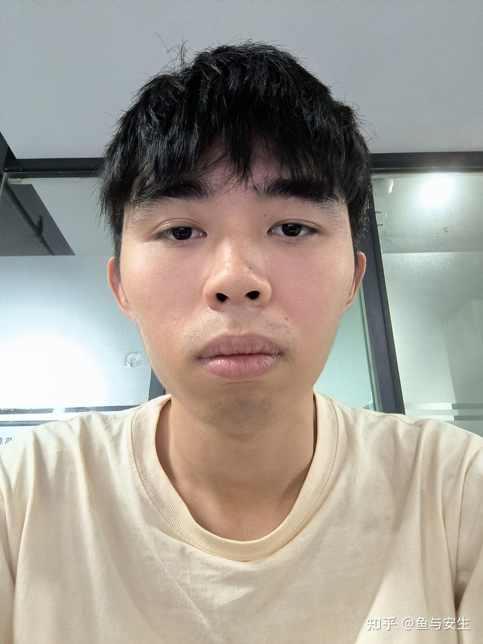嘴唇厚的男生真的很丑吗?