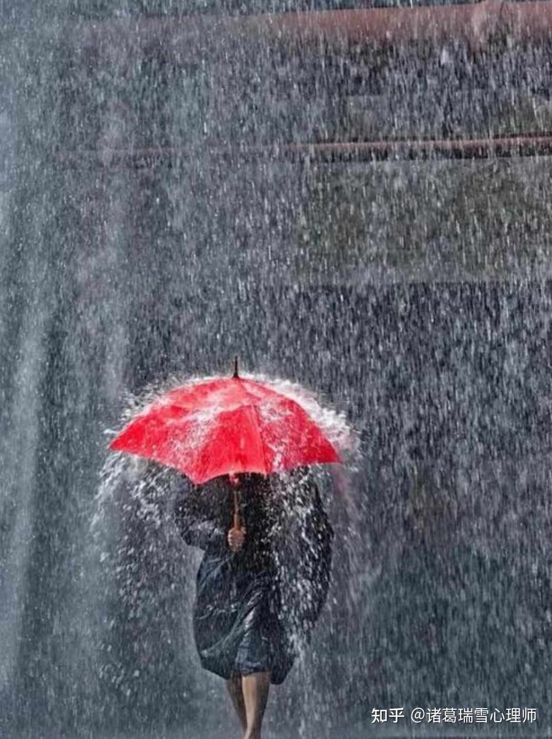 大雨滂沱唯美图片