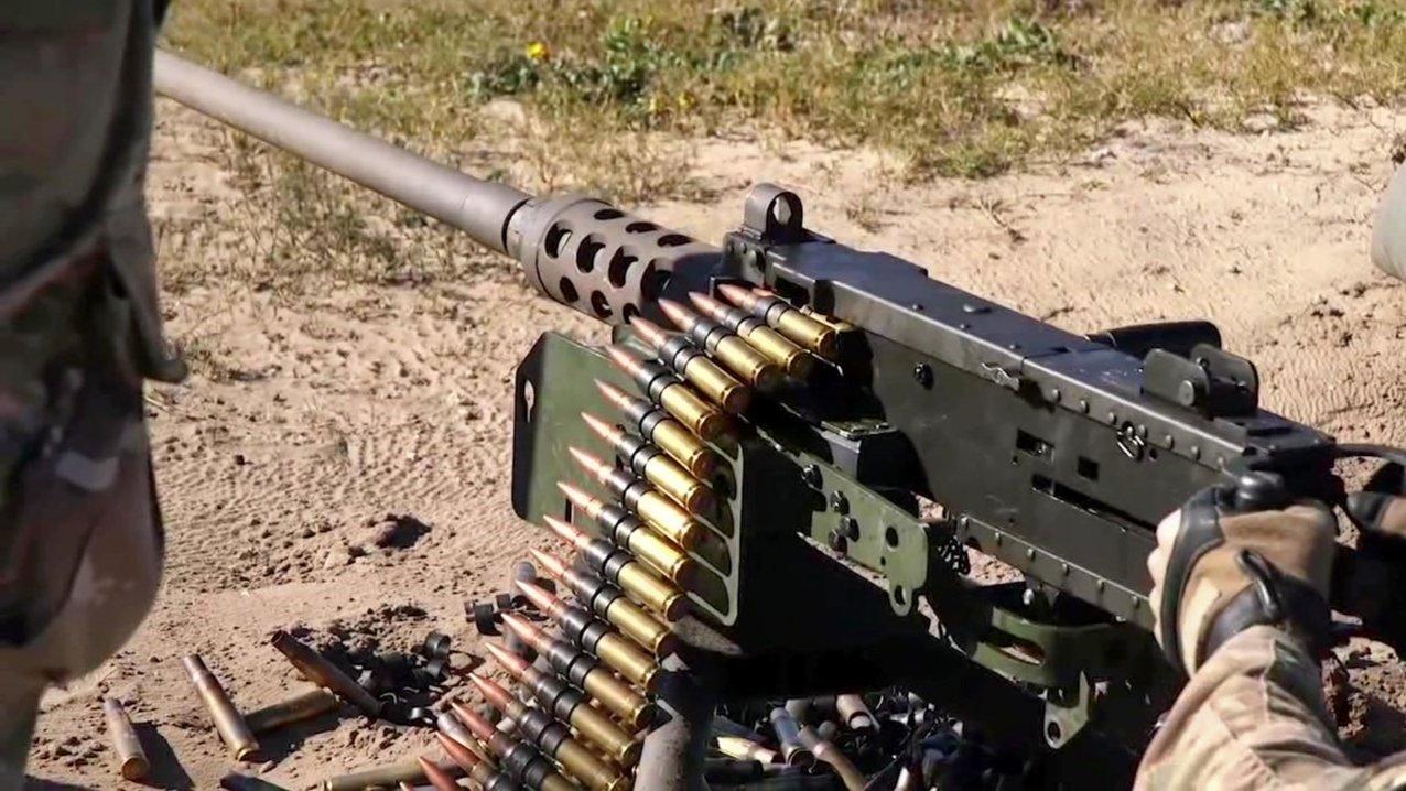 mp-15小口径步枪,发射点22口径弹药,单手射击也很轻松