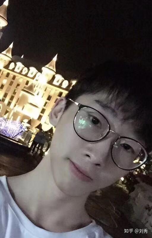 (图:张景天)"以前很喜欢玩网游,在里面花上很多钱,也在网游里面见过