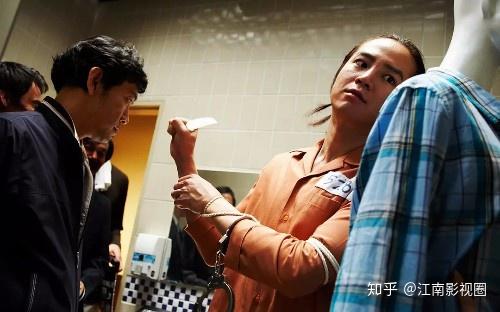 我想这与导演令人尊敬的品格以及渴望唤醒人们日渐麻木