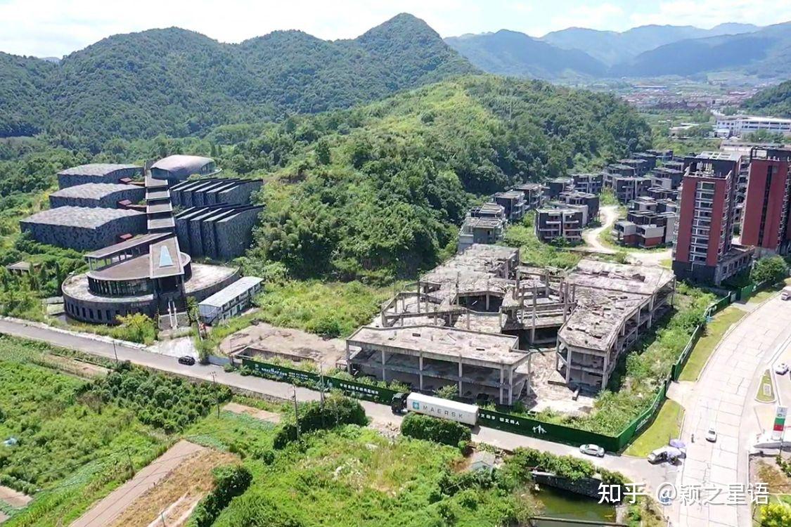 它山艺术博物馆和金溪湾住宅区,毗邻美丽的樟溪和人头山,东南侧的樟溪