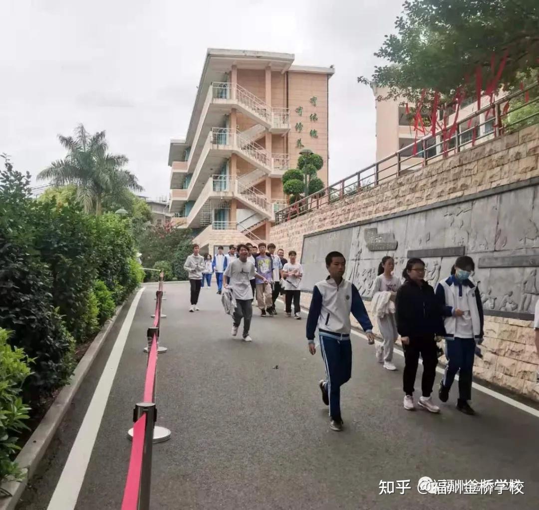 雨润桃李花千树,风举鲲鹏翔万里——福州金桥学校2021年中考第一天