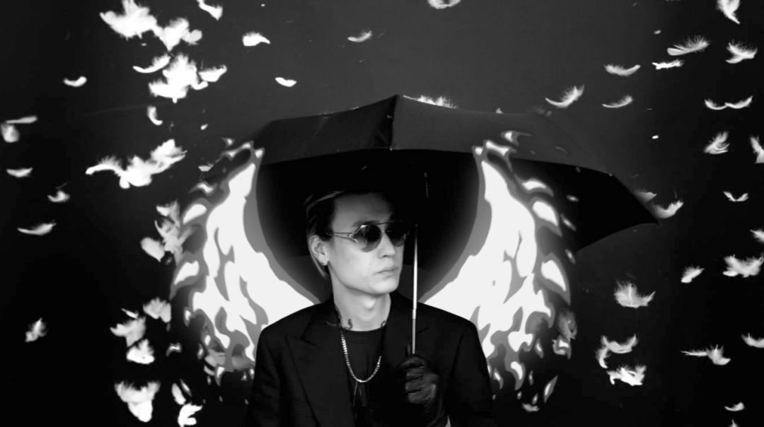 刚刚把发型留回2016年的感觉,怎么突然一下子他又变得这么正能量了?