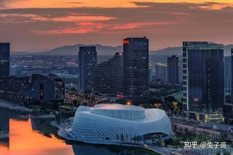 杭州楼市下沙金沙湖和七堡九和路地段居住体验发展空间哪边更好