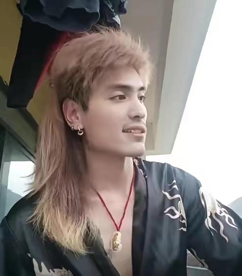 我是云南的傈僳族小伙的爆红揭露所有社会底层人的野心