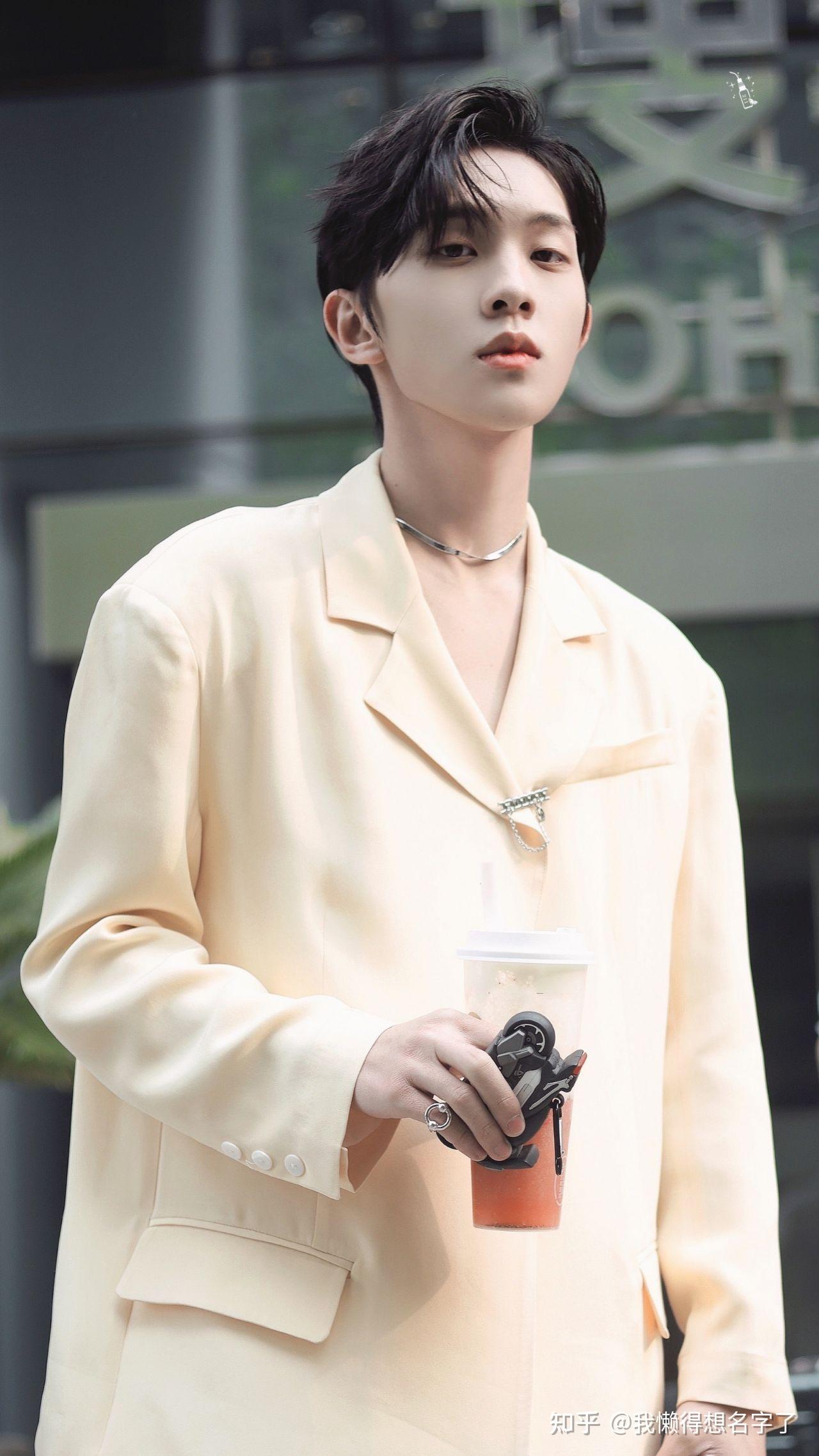 创4里面唱歌很好听的vocal张星特以前是个什么样的人,有没有黑料,可以