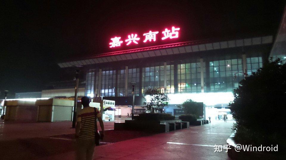 作者还是十分用心地尽可能还原了g2195次列车的实际情况以及站场风格