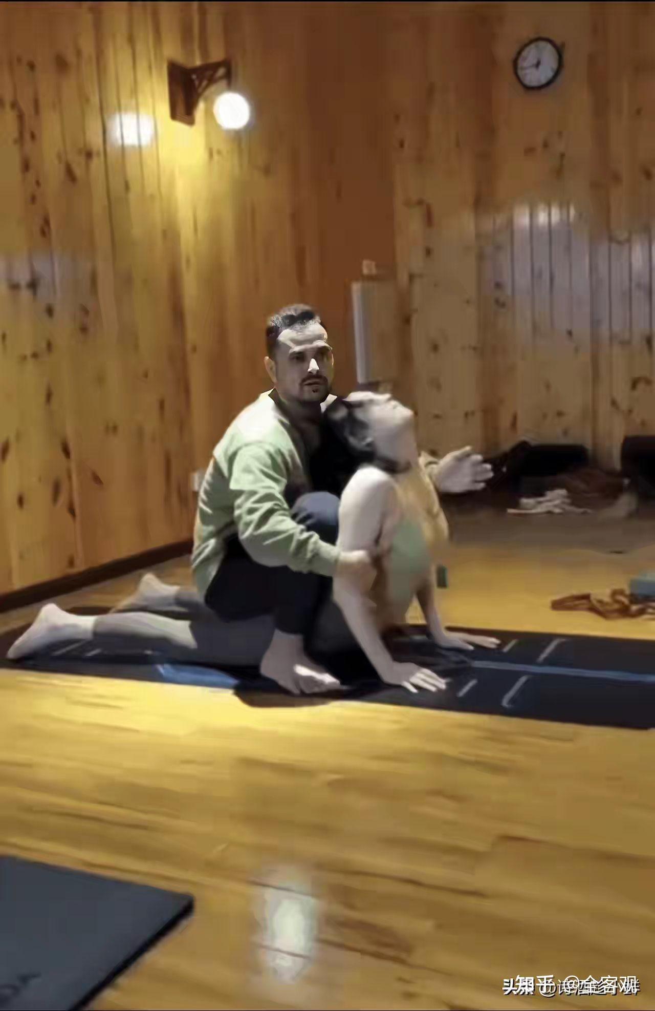 古印度密宗石刻:男女交缠姿势