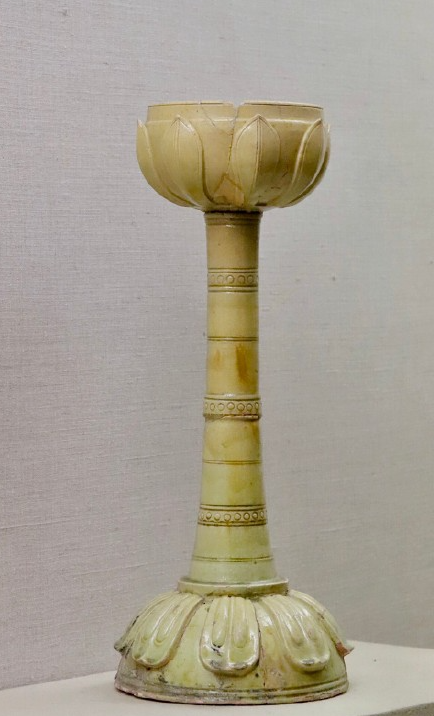 山西太原出土的北齐瓷灯