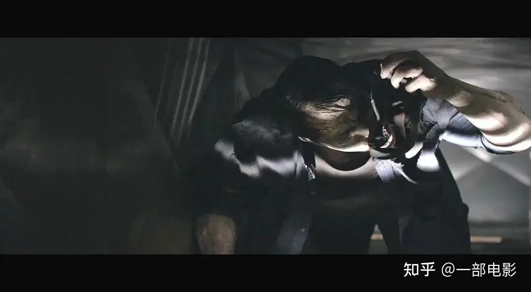 这个丧尸是痴汉,都成丧尸了还惦记着美女《丧尸出笼:血脉》 - 知乎