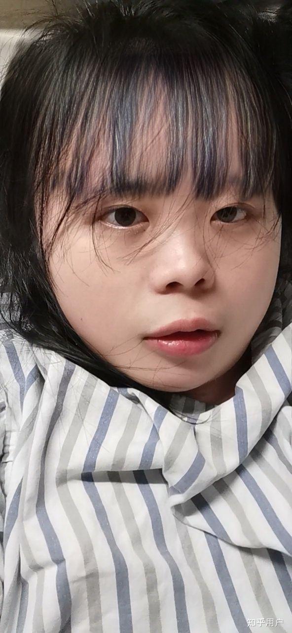 为什么自拍的时候,非镜像的情况下感觉自己很丑,脸都是歪的? - 知乎