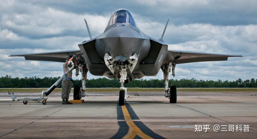 采用了2台f110加力涡扇发动机属于第四代战机该机具备高机动性作