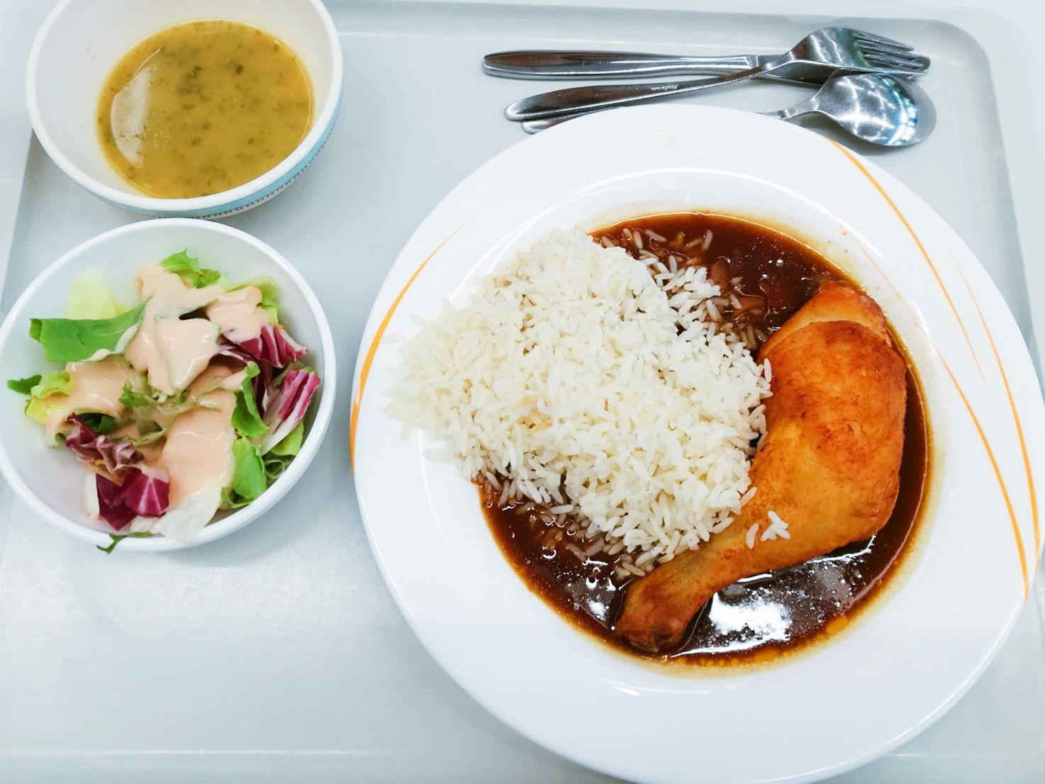 国外大学食堂是什么样子的?