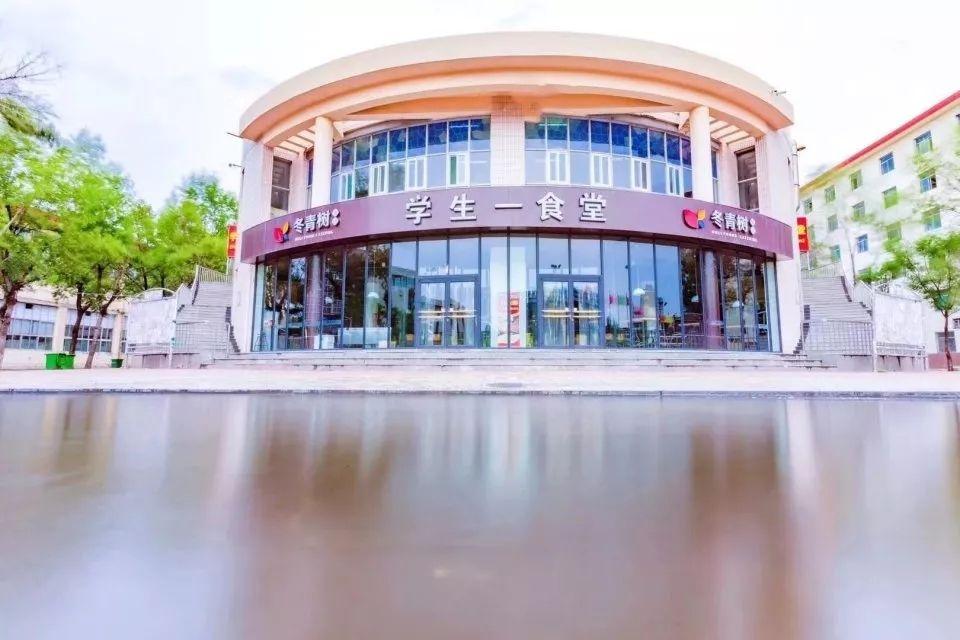 在山西财经大学里就餐是一种怎样的体验?有什么推荐的食堂和美食?