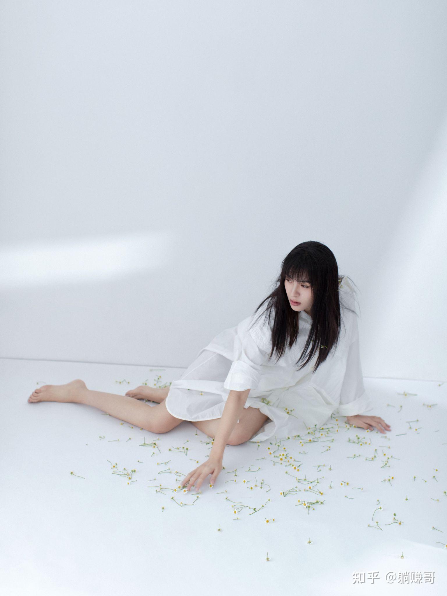 周放美腿玉足壁纸