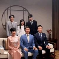 《以家人之名》全家福藏玄机,李海潮居然娶了她,三兄妹两喜一悲