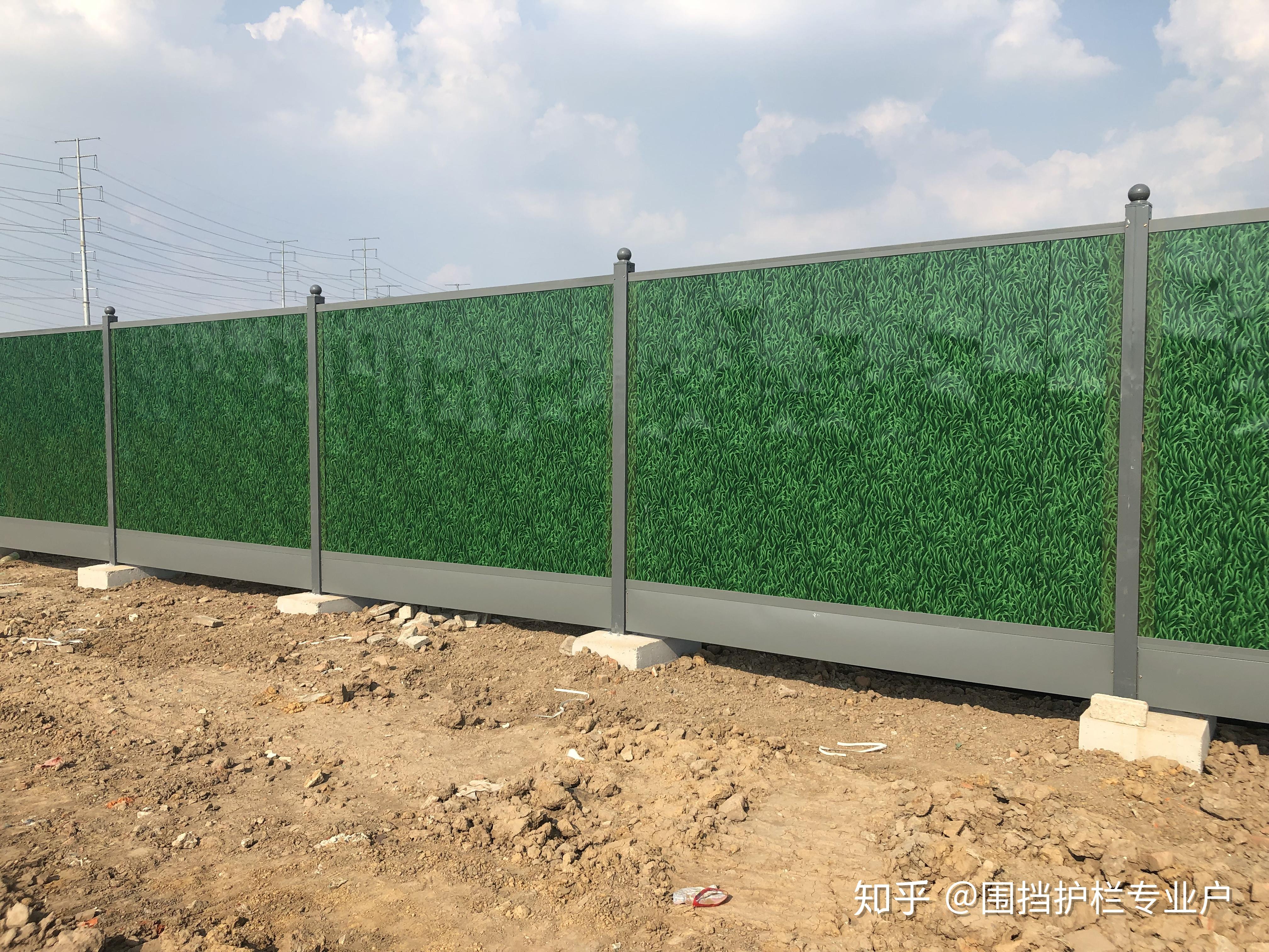 围挡护栏是起到隔离作用的一种设备,主要用建筑工地,房产地开发,拆迁