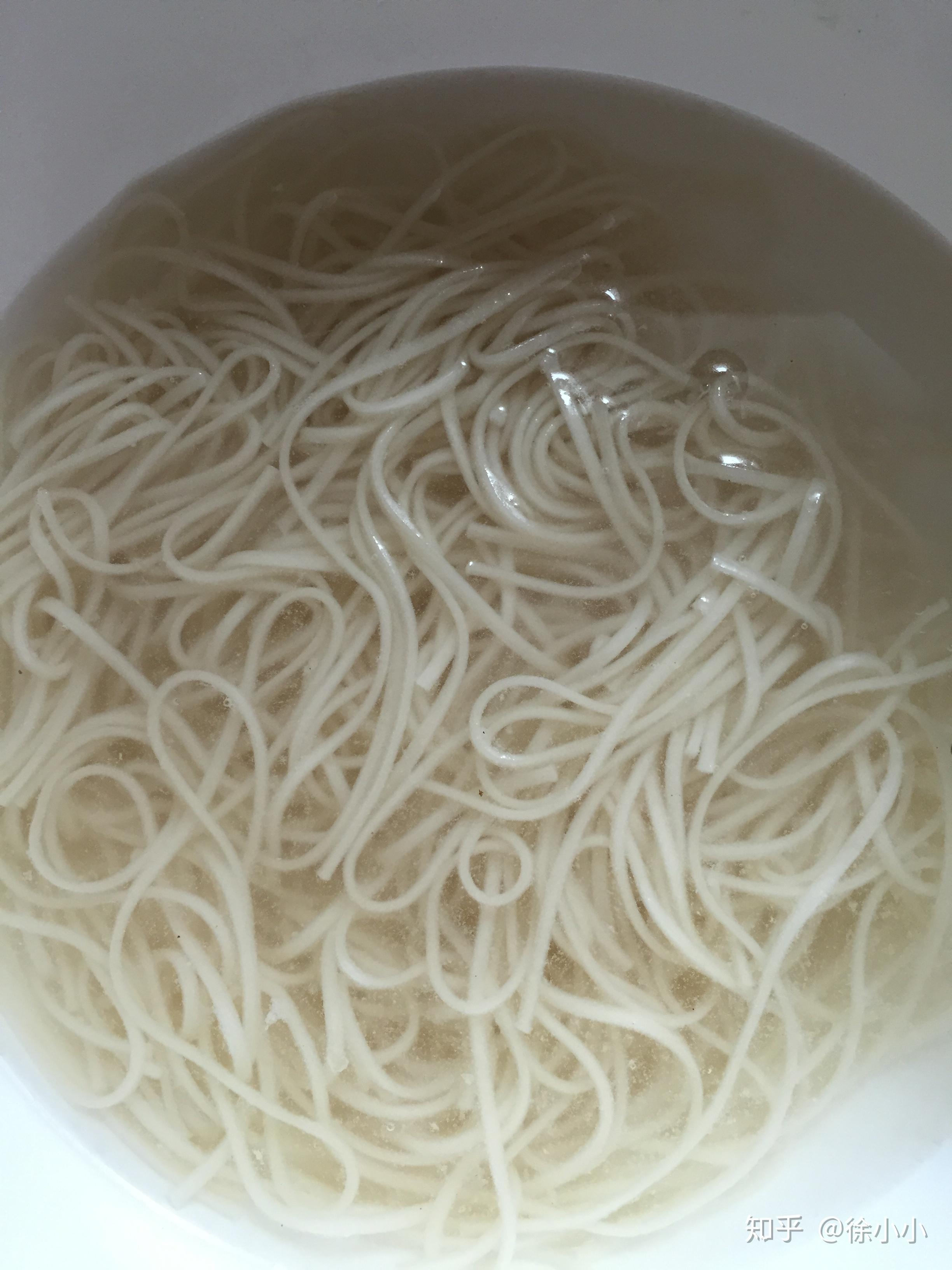 特色小吃鸡蛋煎面条外酥里嫩宝宝美味营养面条