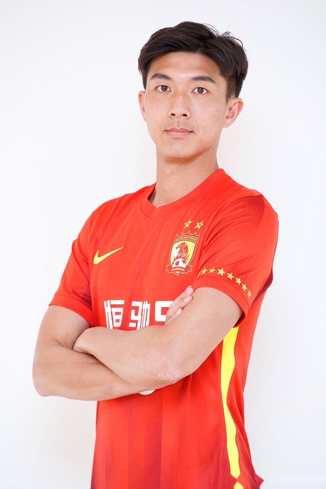 广州队新赛季主场球衣谍照出炉