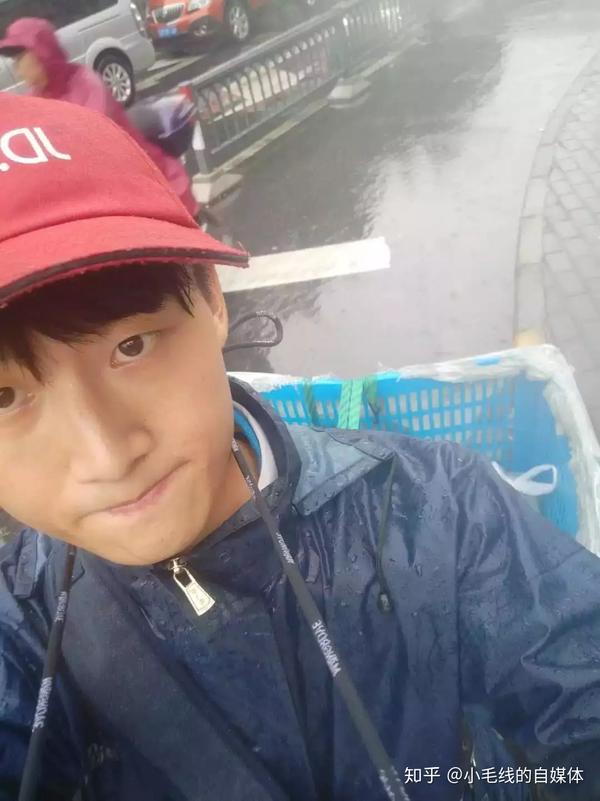 95后小哥自媒体创业失败，深夜送外卖还债：以后还想做自媒体