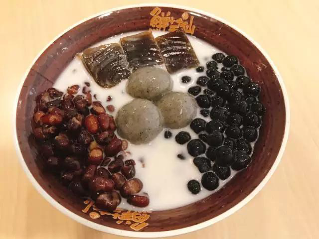 囊括了我最喜欢的甜品元素,吃红豆是甜的,吃黑粉粿是香的,吃珍珠是q的