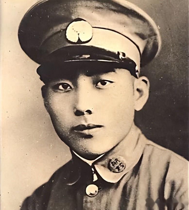 部任务时,被日军高射炮击中,跳伞落地被十几名日本士兵包围并劝他投降