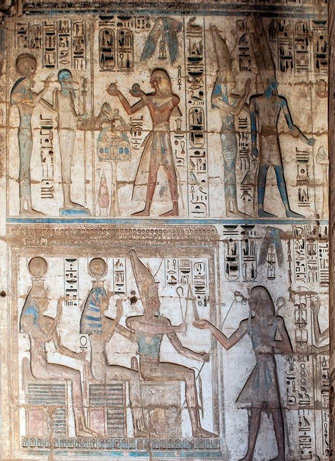 埃及哈布城宏阔的拉美西斯三世神庙保存彩绘浮雕近300幅图