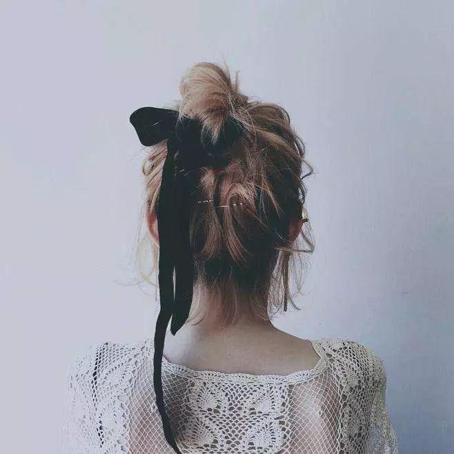 拍照的头发怎么扎 v2-e889ee440393ffeaf218d62703f8d348_r.jpg