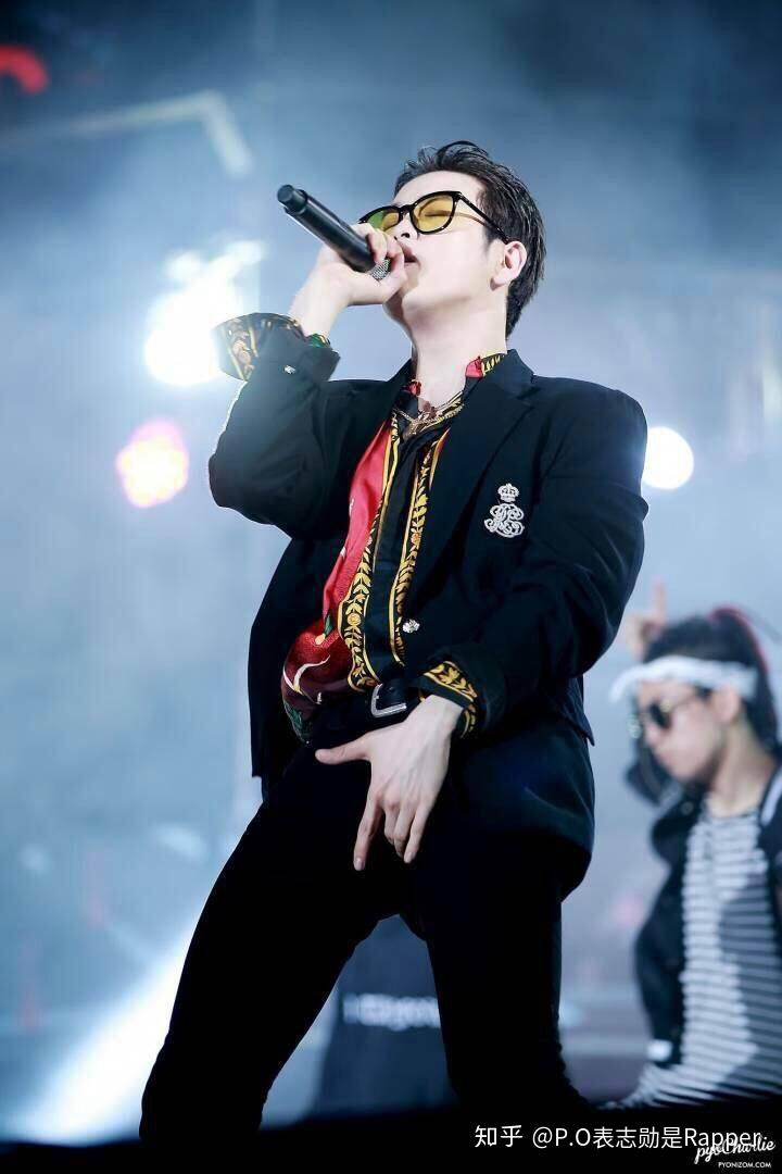 安利一个舞台上克里斯马台下秒变傻瓜小可爱的blockb忙内表志勋