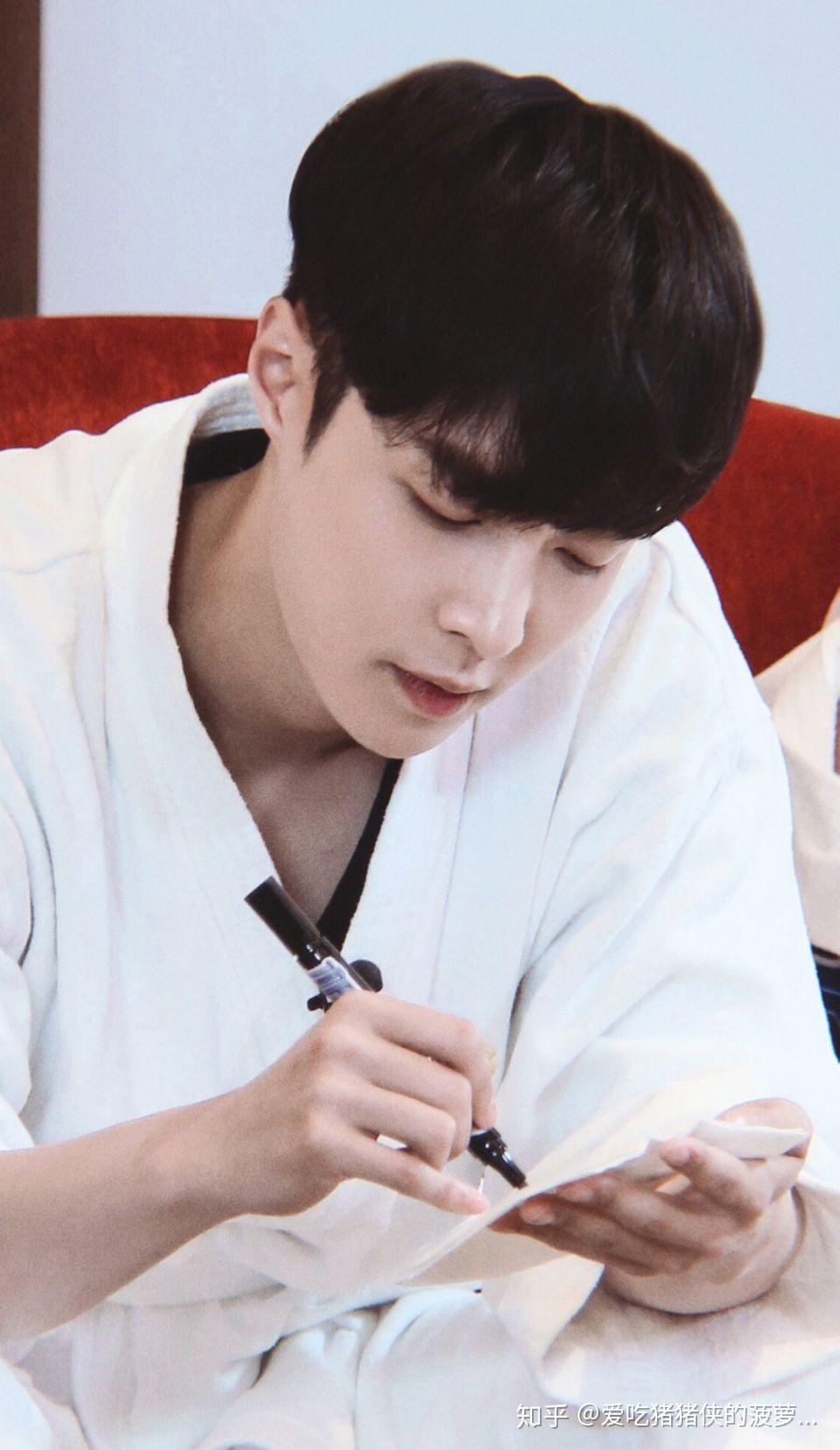 张艺兴值得吗?有些什么很棒的图片. - 知乎