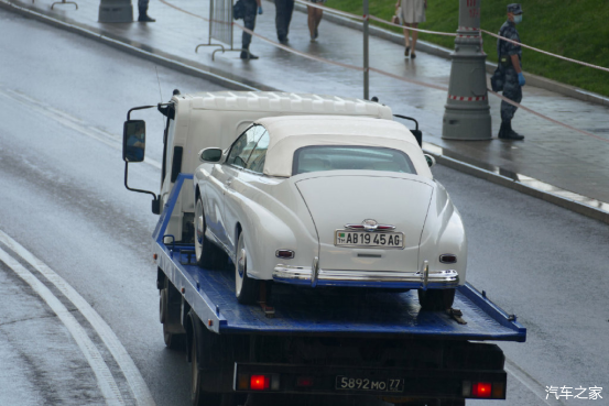 苏联第206步兵师第748步兵团的战旗,不过土库曼斯坦的嘎斯 m20轿车