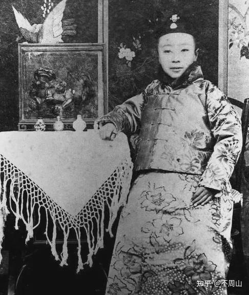 老照片:图文解说末代皇帝溥仪的一生 - 知乎